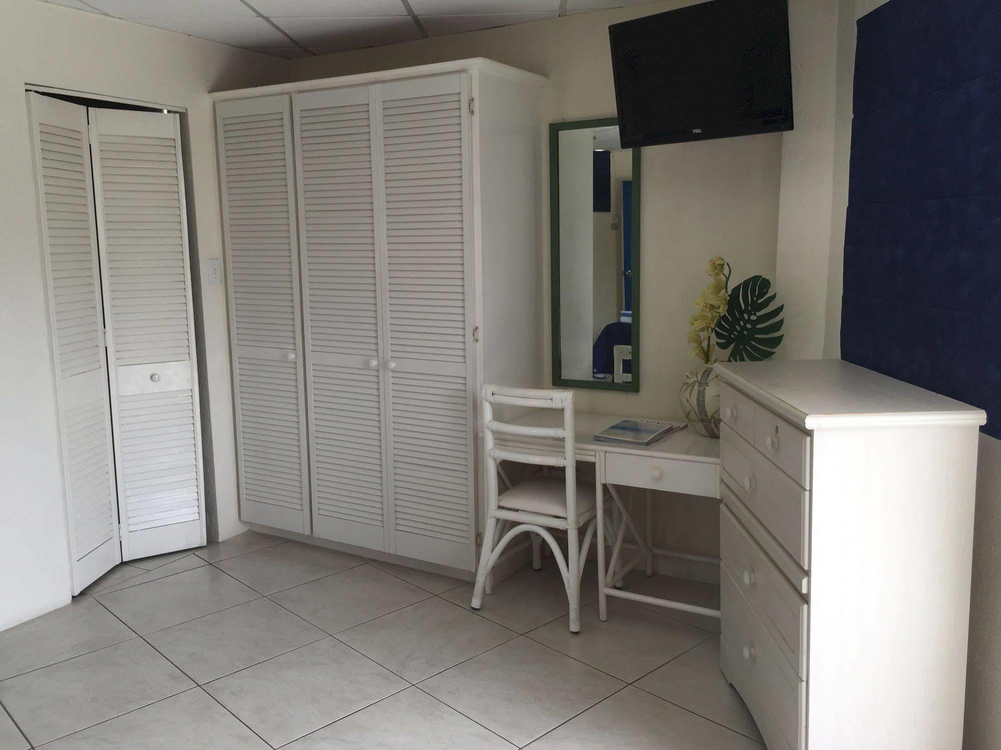 Southern Surf Beach Apartments Rockley 외부 사진